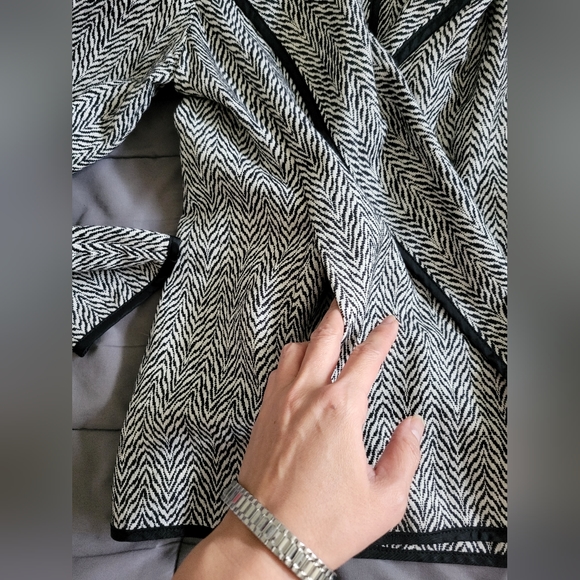 Juliana Collezione | VTG Black/White Chevron Wrap Front Jacket (SIZE S) - Picture 13 of 16